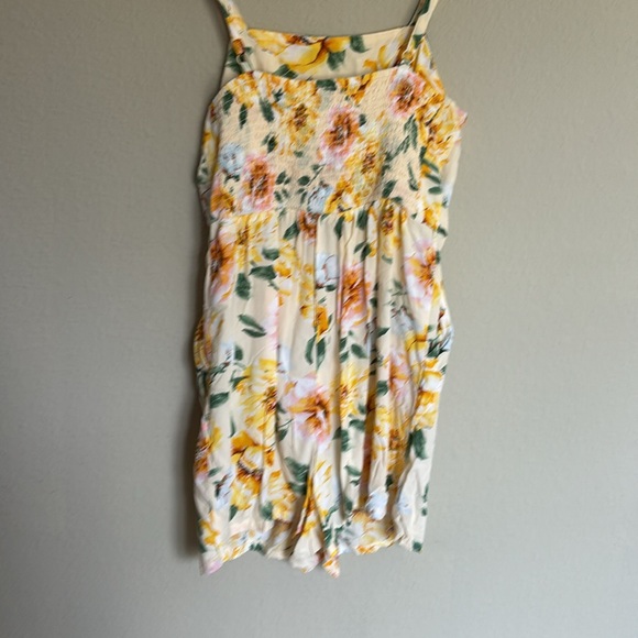 Old Navy short floral yellow smocked size Small romper with pockets adjustable - Picture 5 of 5